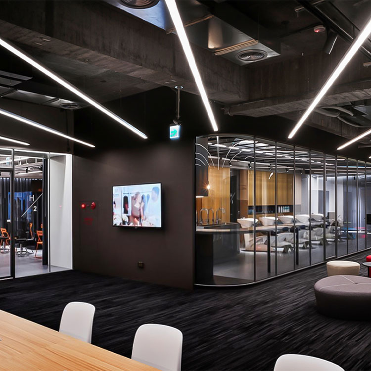 How Can an Office Lamp Illuminates On Three Sides Create a More Comfortable and Efficient Workspace